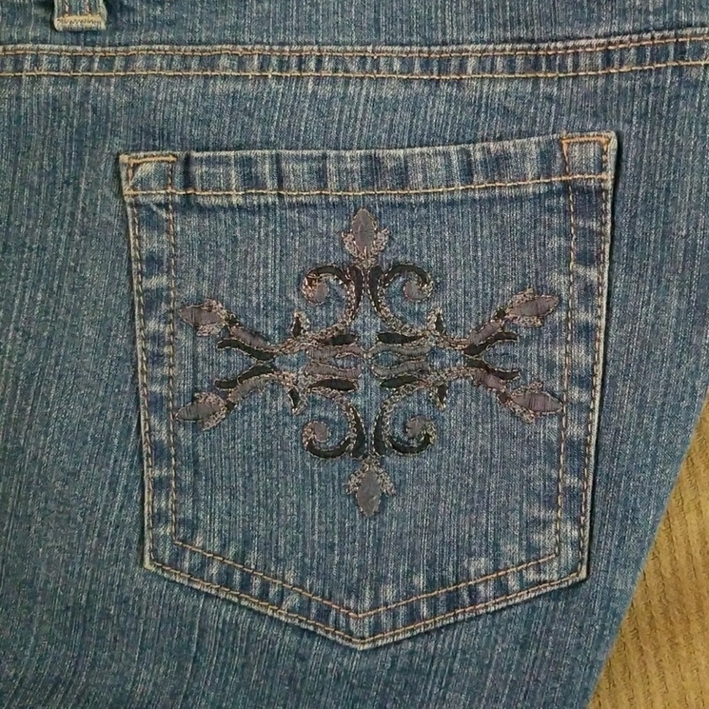 Jeans - Picture 2 of 3